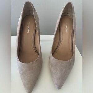 Like new pumps suede beige